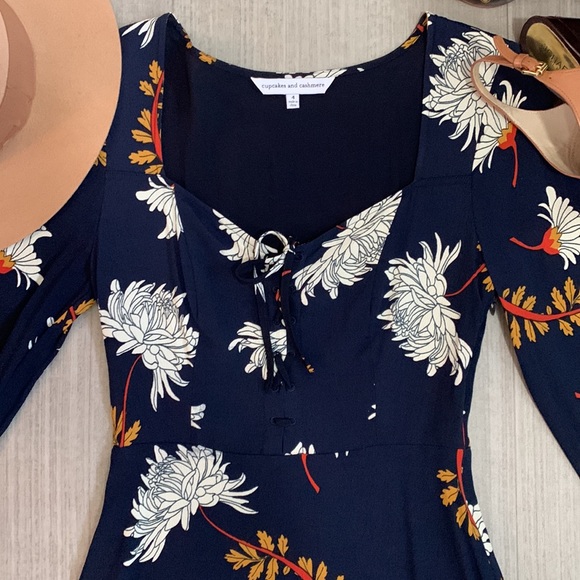 CUPCAKE AND CASHMERE long sleeve short dress - Picture 9 of 12